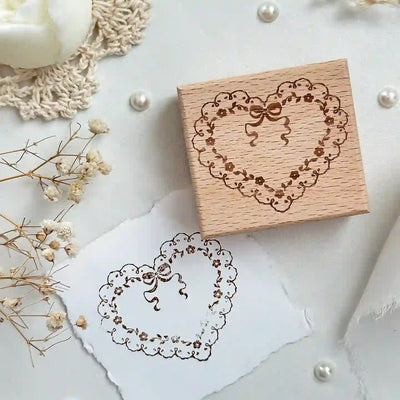 Leela Journals - Sello de madera - Love & Lace